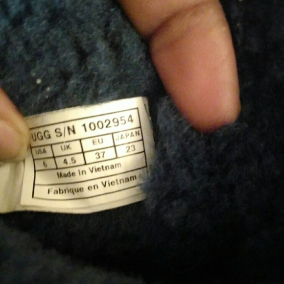 Uggs - Picture 2 of 4